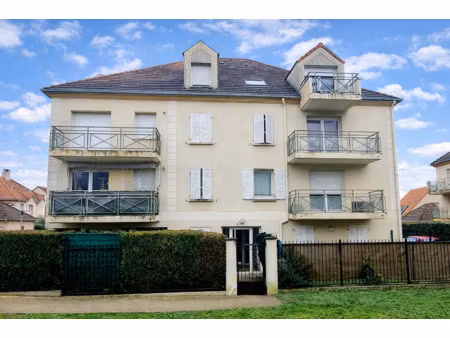 2 pièces avec balcon et box aucun travaux à prévoir