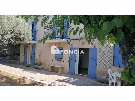 maison avec piscine sur terrain d’environ 1 510 m²