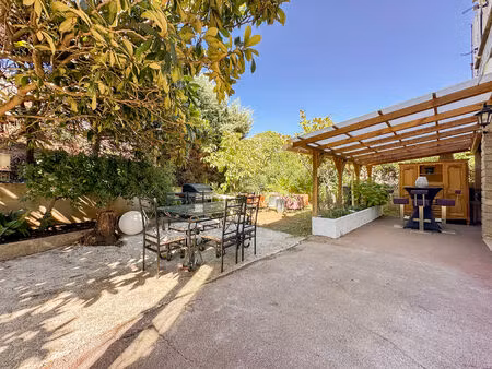 collobrieres villa t6 au calme coeur du village