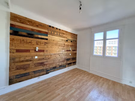 ivry s/seine  3 pièces 60 m2 avec loggia