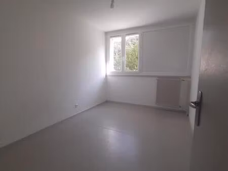 appt de type 4 à la campagne  proche belfort