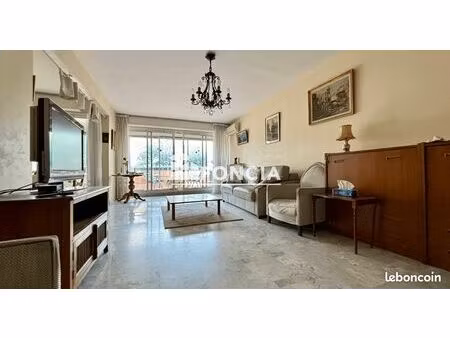 hyeres centre ville: t3 de 77 m2 avec terrasse et veranda