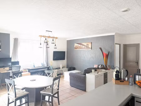 location appartement 3 pièces 85 m² à la roquebrussanne (83136)