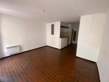 location appartement 1 pièce 29 m² à ollioules (83190)