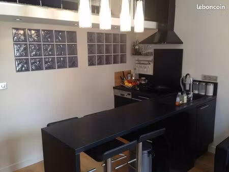 a louer studio meublé 21 5m2 + mezzanine + rangements rue de lille