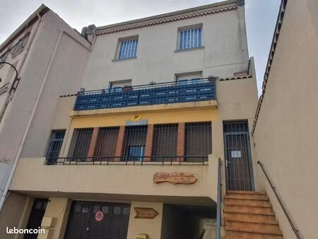 local atypique 30 m² – ancien bureau de poste – centre du village de puilaurens (usage mix