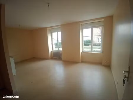 appartement 2 pièces de 51 m²  centre ville  le teilleul 50640