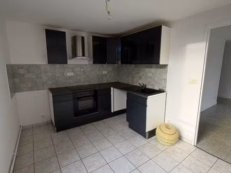 t2 de 48 m² – centre-ville de decize – balcon – disponible immédiatement