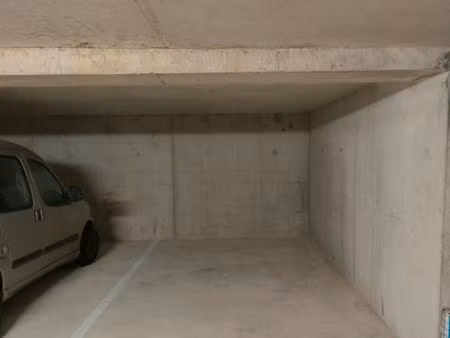 rare place de parking couvert et sécurisé centre ville istres