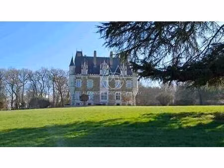 vente demeure d'exception à châtelain (53200) : à vendre / 700m² châtelain