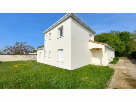 vente maison 5 pièces 140 m² beaumont saint-cyr (86490)