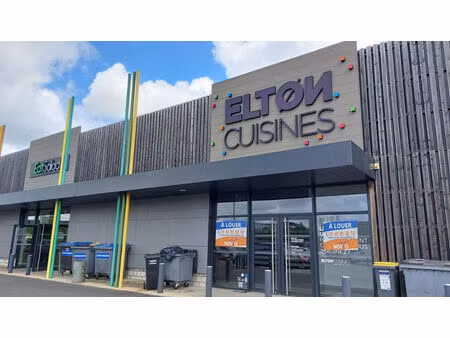 location commerce 650 m² à chasseneuil-du-poitou (86360)