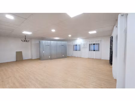 location commerce 128 m² à dissay (86130)