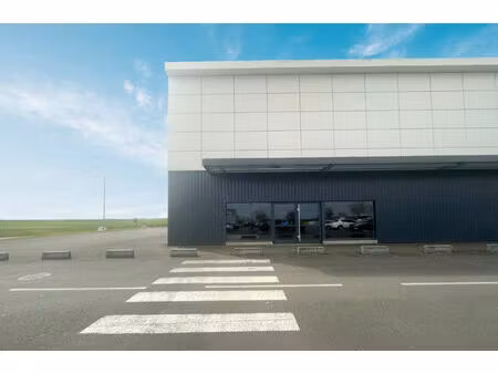 location commerce 766 m² à neuville-de-poitou (86170)