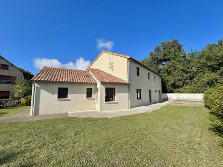 vente maison 6 pièces 205 m² beaumont saint-cyr (86490)