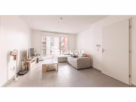 appartement t2 40 m² avec terrasse et parking en sous-sol dans une residence recente et se