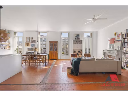 castellane: t4 122 m2 hab avec balcon filant et cave