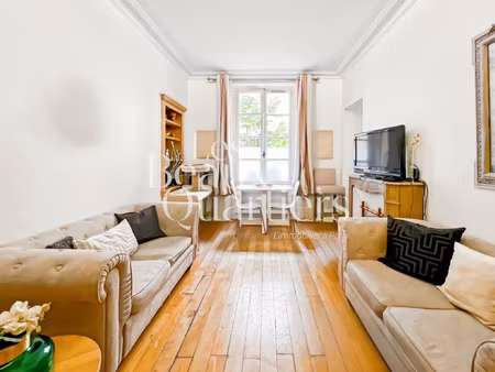 paris 7ème - a l'angle de la rue cler - 3 pièces de charme s