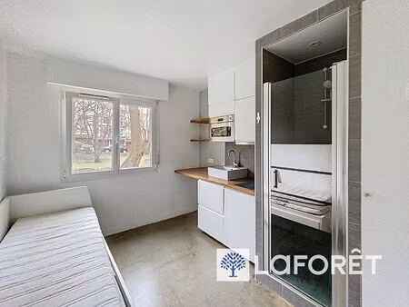 saint-germain-en-laye centre  lot de trois chambres de service proche de toutes commodités