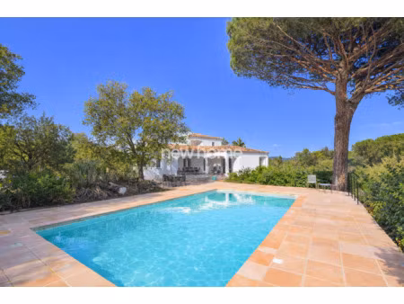 villa rénovée avec piscine et vue panoramique  calme absolu