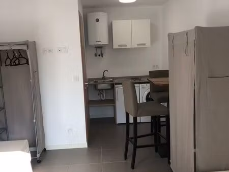 loue studio 20m2 à l'année