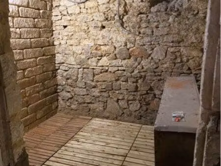 a louer cave centre historique comédie