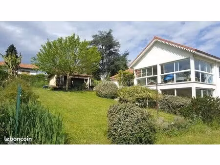 château 6 pièces 180 m²