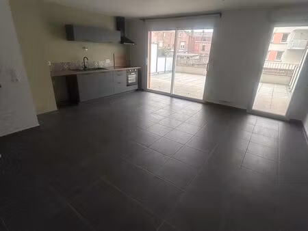 t2 la madeleine avec terrasse + parking