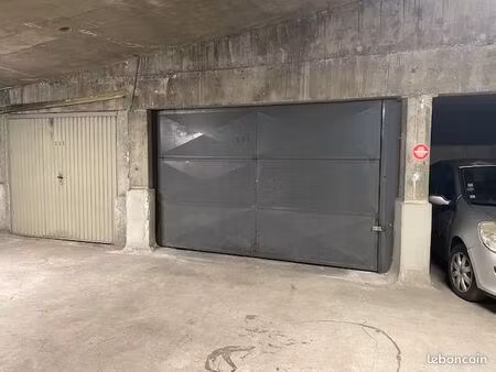 vieil antibes garage fermé 16m2