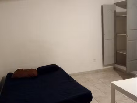 a loué studio meublé