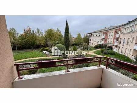 pechabou : t3 avec balcon  cave et deux places de parking