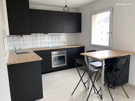 t2 meublé refait à neuf avec balcon  cave  parking  au calme plein sud