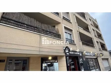 f2 avec balcon // vendu loue jusqu en 2028