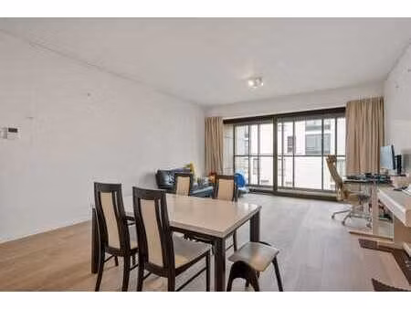 appartement récent avec terrasse – quartier européen / schu