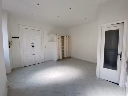 vence - dans maison bourgeoise  agréable studio au calme.