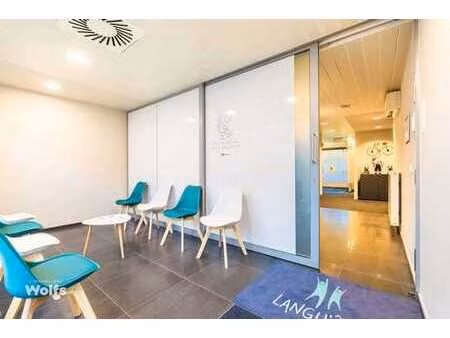 rez-de-chaussée composé de sept bureaux indépendants !