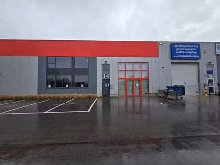 depôt de 700m² avec