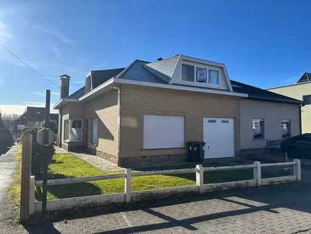 ruime en gunstig gelegen gezinswoning met tuin