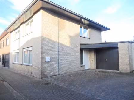 ruime woning te meulebeke/tielt.