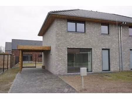 recente nieuwbouwwoning met 3 slk en carport