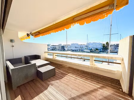 spacieuse marina avec appontement large