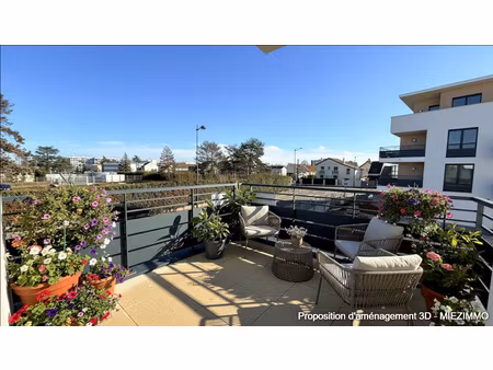 appartement t3 avec terrasse et box double