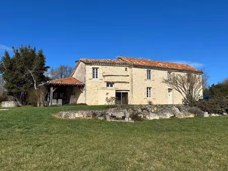 maison de campagne en pierre sur plus d'un hectare