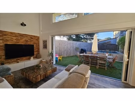 magnifique maison d'architecte  4 chambres  3 salle d'eau  jardin  piscine