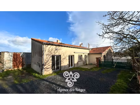 maison gesté / 157m² / 783m² de terrain / garage