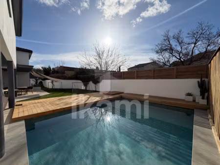 maison de 210 m2 avec piscine