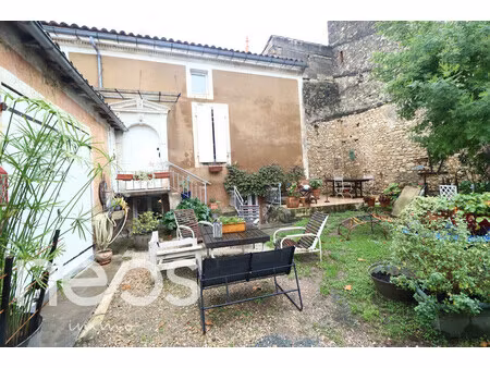 superbe bâtisse dans rions