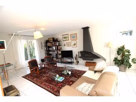 maison individuelle avec garage et jardin