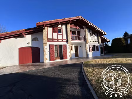 maison au centre d'hasparren