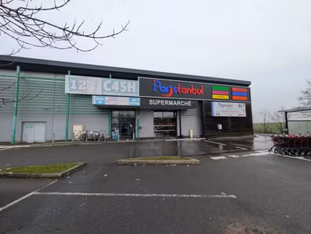 local commercial de 416m² à louer